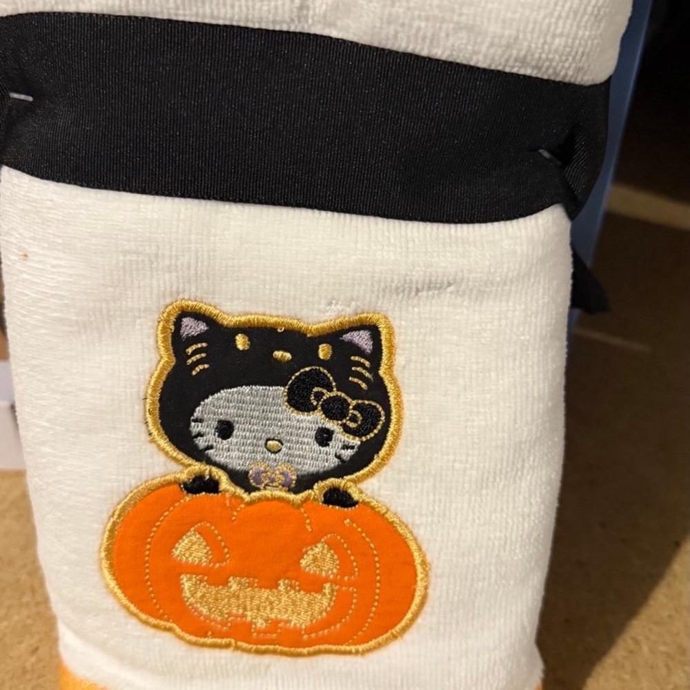 Hello Kitty Halloween pumpkin white blanket kitty in pumpkin hand towels 2